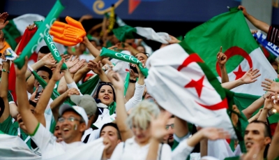 تدافع وإغماء بين مشجعي منتخب الجزائر أثناء احتشادهم لشراء تذاكر