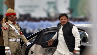كيف قلب "عمران خان" الطاولة على معارضيه في البرلمان وما دور الجيش الباكستاني في الأزمة؟