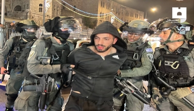 الاحتلال الإسرائيلي يعتدي على الفلسطينيين في باب العامود بالقدس ويعتقل 6 شبان