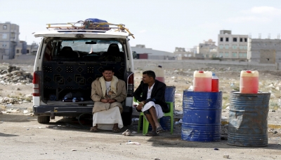 عقب الإفرج عن السُفن.. الحوثيون يواصلون رفع أسعار الوقود وناشطون يسخرون من مبرراتهم