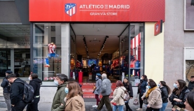 "يويفا" يأمر أتلتيكو مدريد بغلق قسم من مدرجات ملعبه بسبب تحية نازية