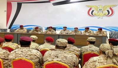 المقدشي يعقد أول اجتماع لهيئات ودوائر وزارة الدفاع في العاصمة المؤقتة عدن