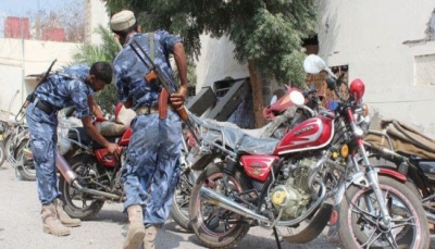 شرطة عدن تقر حظر حركة "الدراجات النارية" وتمهل مالكيها 3 أيام لإخراجها
