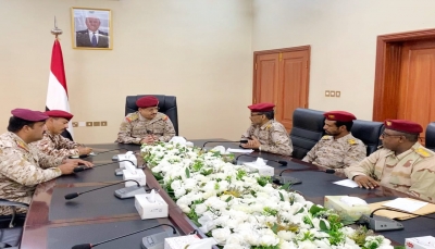وزير الدفاع: ماضون نحو استعادة الدولة والجيش سيرد على أي اعتداءات حوثية