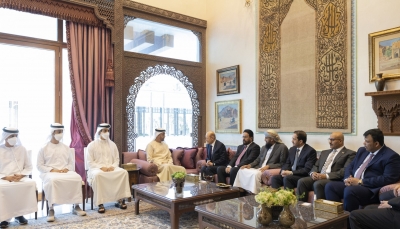 خلال لقاء ولي عهد أبو ظبي.. الرئيس العليمي يؤكد التزام اليمن بحماية الأمن القومي العربي 