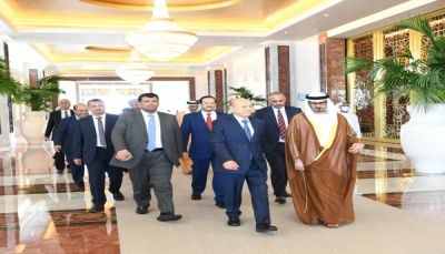 بعد زيارة رسمية للرياض وأبو ظبي.. رئيس وأعضاء المجلس الرئاسي يصلون عدن