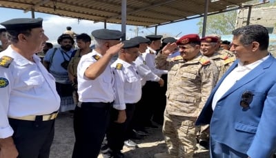 وزير الدفاع: مليشيا الحوثي تزرع الألغام البحرية لتهدد أمن الملاحة الدولية 