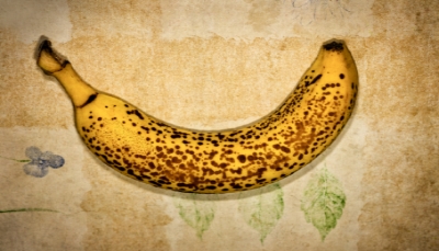 ماهو  سر البقع البنية الموجودة على قشر الموز؟