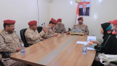 الجيش يناقش مع الصليب الأحمر أوضاع المختطفين في سجون الحوثي