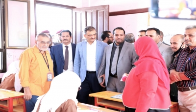 وزير التربية ومحافظ عدن يدشنان امتحانات الثانوية بقسميها العلمي والأدبي