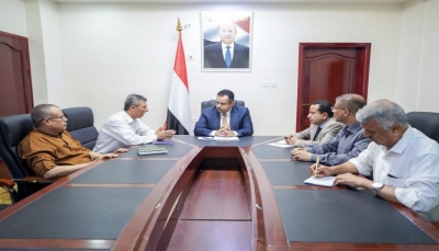 رئيس الوزراء يلتقي الفريق الحكومي المفاوض بخصوص رفع الحصار على تعز