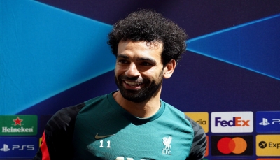 النجم المصري محمد صلاح يؤكد رسمياً استمراره مع ليفربول الموسم المقبل