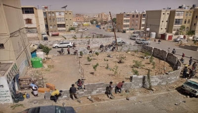 صنعاء.. مواطنون يهدمون أسواراً أنشأتها ميلشيات الحوثي بمدينة سكنية