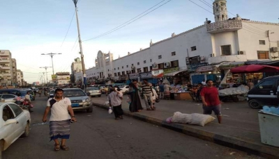 اليمن.. مقتل وإصابة العشرات إثر انفجار قنبلة يدوية في سوق شعبي بعدن
