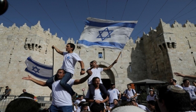 السلطة الفلسطينة تهاجم إسرائيل بسبب "مسيرة الأعلام" وحركة حماس تدعو للرباط في الأقصى