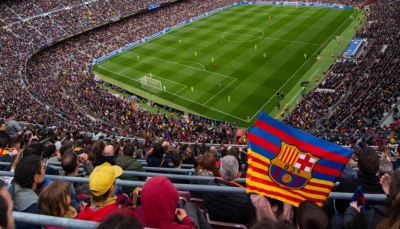 الأزمة المالية تُجبر برشلونة على تأجير ملعبه للجماهير