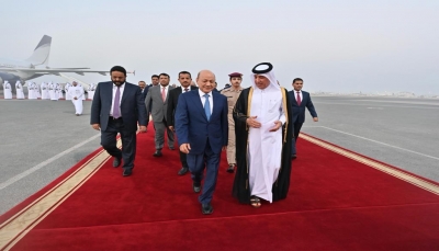الرئيس العليمي يصل إلى الدوحة في رابع محطات الجولة الرئاسية الخارجية