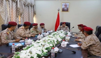 وزير الدفاع يوجه قادة الجيش للتعاون مع اللجنة العسكرية لتعزيز وحدة القوات المسلحة