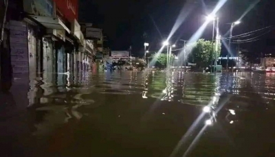 صنعاء.. وفاة طفلتين من عائلة واحدة إثر تهدم منزلهما جراء الأمطار الغزيرة وتدفق السيول 