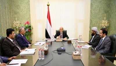 الرئاسي اليمني يناقش مقترحا لتشكيل لجنة عليا للإيرادات وأخرى لمشاريع التنمية والإعمار