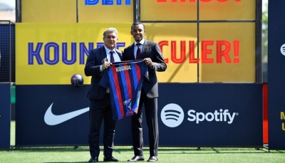 برشلونة يقدم لاعبه الجديد الفرنسي جول كوندي 