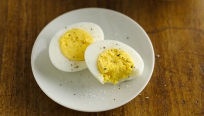 تسع فوائد صحية.. ماذا يحدث في جسمك عند تناول البيض يومياً؟ 