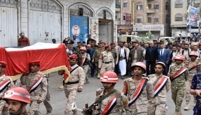 تعز.. الآلاف يشيعون جثمان رئيس مجلس الشورى السابق الشيخ "عبدالرحمن عثمان"