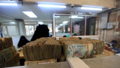 رسالة الشوكاني.. كفيفة يمنية تحل المشاكل البنكية لمئات المُبصرين 