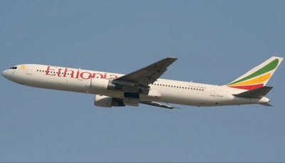 طائرة ركاب إثيوبية تتجاوز مدرج الهبوط بسبب نوم قائديها 