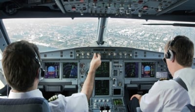 هل يسمح للطيار بالنوم خلال رحلة الطيران؟ 