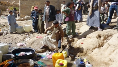 الضربات الجوية وألغام الحوثيين تأثيرها أكبر من تغيرات المناخ.. كيف تخاطر الحرب بنفاد المياه باليمن؟