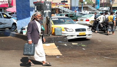 ميلشيات الحوثي تمنع بيع "الديزل" في محطات الوقود وتوفره بالسوق السوداء