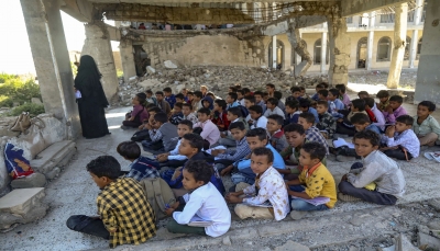 معلمون بلا رواتب وتجريف للمناهج.. كيف يخوض الحوثيون حرباً ضد التعليم في اليمن؟ (تقرير خاص)