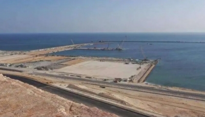مصادر لـ"يمن شباب نت": تصاعد حدة الخلاف بين طارق صالح والزبيدي بشأن ميناء رأس العارة