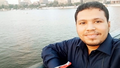 مرصد الحريات الإعلامية يُعبّر عن قلقه الشديد على حياة الصحفي أحمد ماهر بعد إضرابه عن الطعام