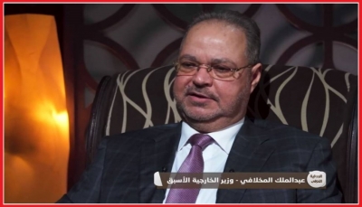 مستشار رئاسي: تدهور العملة الوطنية يخدم الحوثيين ويفاقم الانقسامات في البلاد