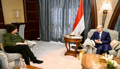 العليمي يعلن موافقة صندوق النقد على تعزيز المركزي اليمني بـ 300 مليون دولار