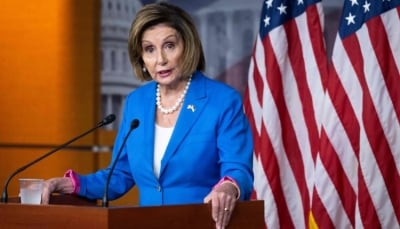 نانسي بيلوسي تُعلن تنحيها عن زعامة الديمقراطيين في الكونغرس بعد انتزاع الجمهوريين الأغلبية