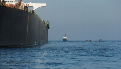 بعد يومين من هجوم  استهدف ناقلة نفط.. بريطانيا: مُسيرة حاصرت سفينة في خليج عمان