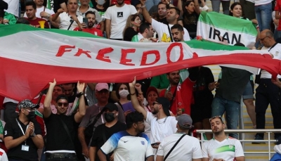 لاعبو منتخب إيران يمتنعون عن أداء النشيد الوطني قبيل مواجهة إنجلترا