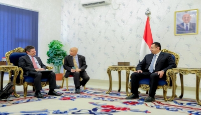 رئيس الوزراء يبحث مع السفير الأمريكي التحركات الدولية الداعمة لجهود ردع الإرهاب الحوثي