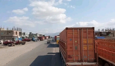 تعز.. مليشيات الحوثي تحتجز 100 قاطرة نقل بضائع في منطقة "الراهدة"