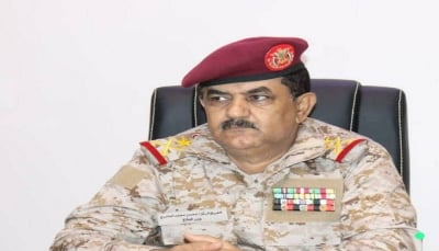وزير الدفاع يتوجه إلى الإمارات لبحث خيارات وخطط مواجهة تصعيد مليشيات الحوثي