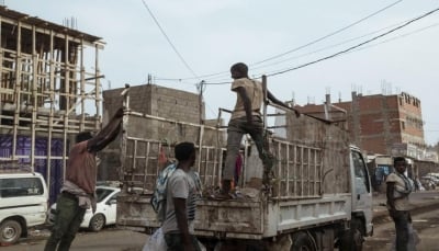 اتهمت مليشيا الحوثي.. هيومن رايتس تكشف عن انتهاكات بحق المهاجرين في اليمن 