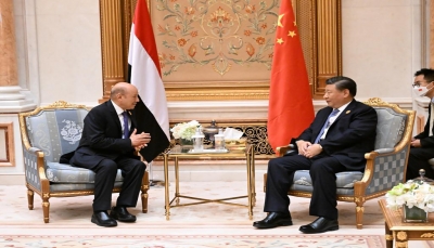 رئيس المجلس الرئاسي يبحث مع الرئيس الصيني مستجدات الوضع اليمني