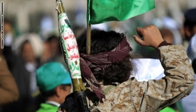مسلح حوثي يقتل ويصيب أربع نساء من أفراد أسرته شمالي إب