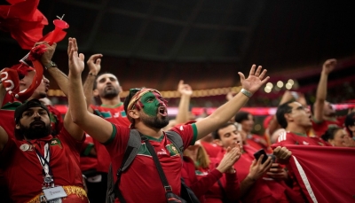 رغم الخسارة.. احتفالات بالمغرب وصفحات التواصل تشتعل بتحية "أسود الأطلس"
