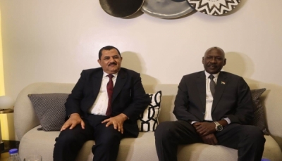 لبحث التعاون العسكري.. وزير الدفاع يصل السودان في زيارة رسمية