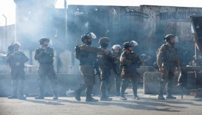 الاحتلال يعتقل منفذ عمليتي القدس ويعتدي على مسيرة تطالب بجثامين عشرات الشهداء