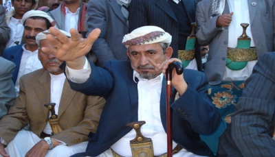 ظل رمزا للدفاع عن الجمهورية.. اليمن يودع الزعيم القبلي الأبرز الشيخ "صادق الأحمر" (بروفايل)